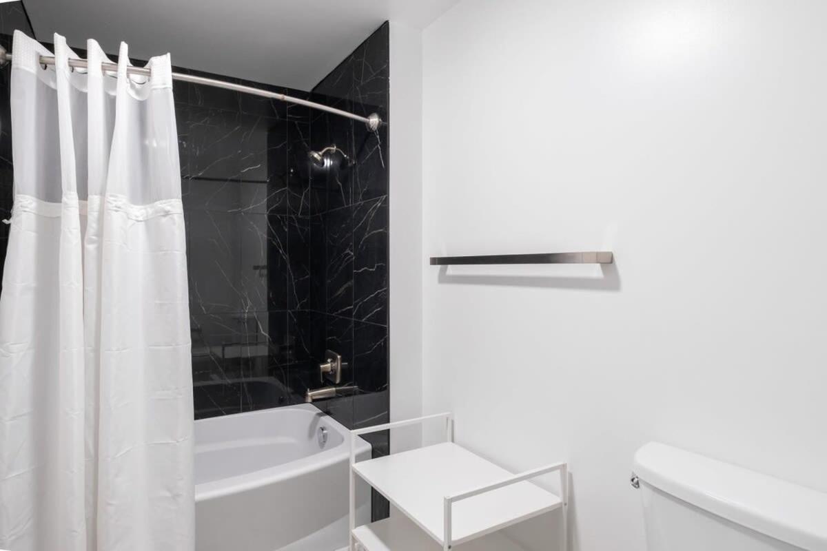 3Br Modern Downtown Apartment With Gym & Office Charlotte Bagian luar foto