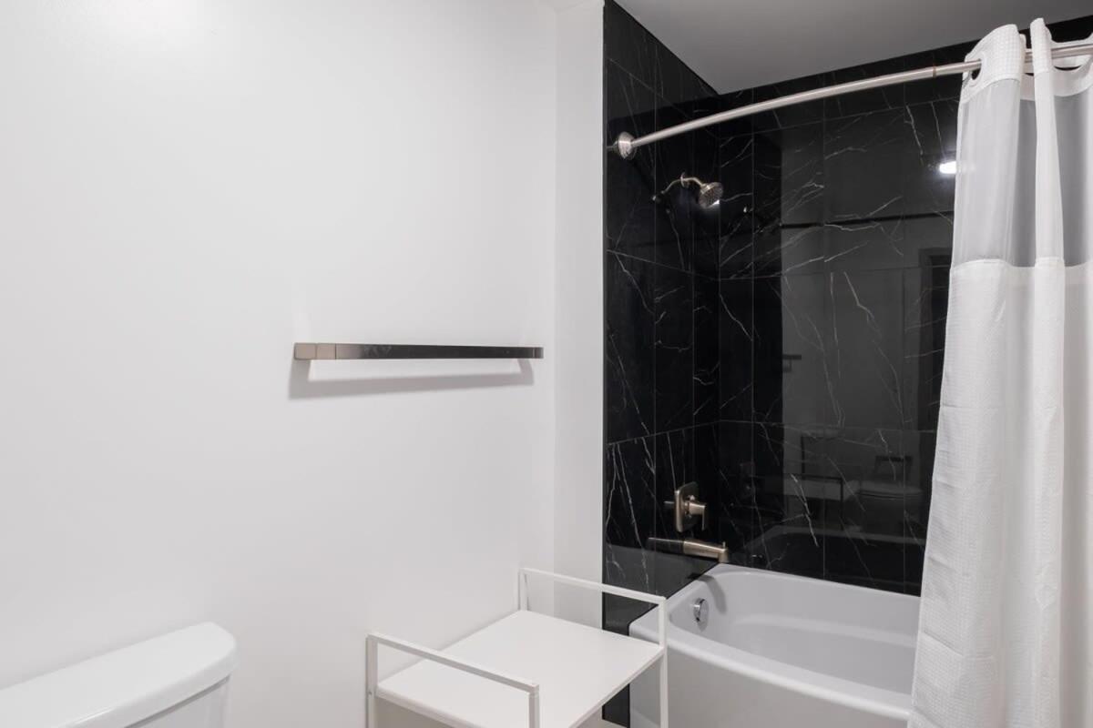 3Br Modern Downtown Apartment With Gym & Office Charlotte Bagian luar foto