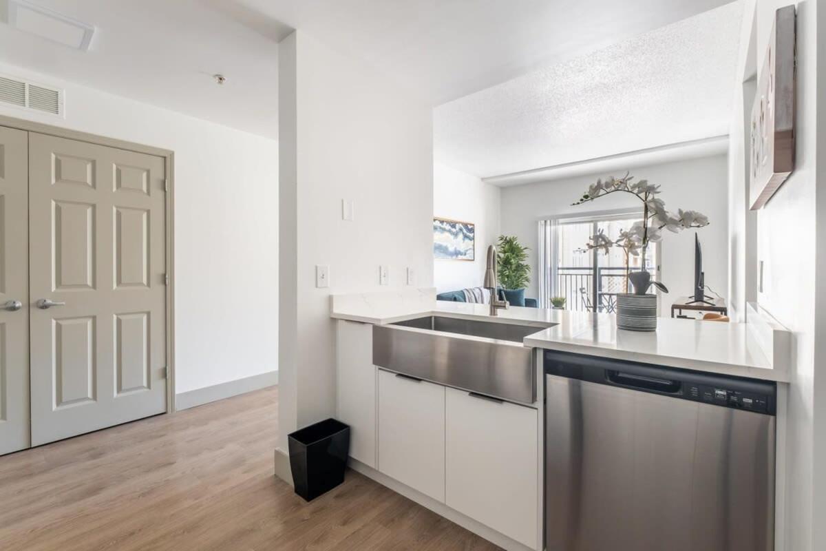 3Br Modern Downtown Apartment With Gym & Office Charlotte Bagian luar foto
